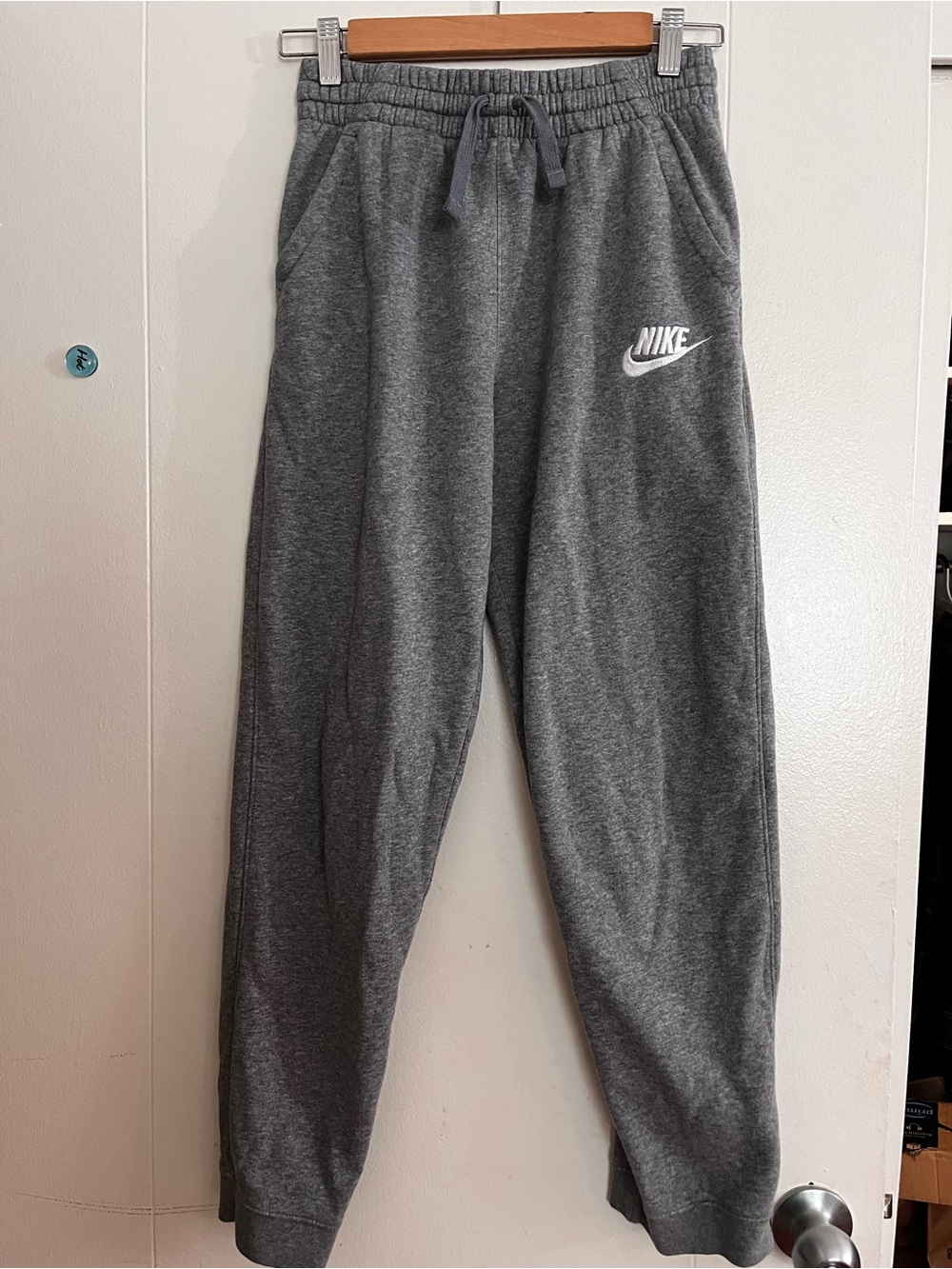 Nike Boys Club Fleece Joggers Gray Youth XL 18 Sweatpants Pockets Logo